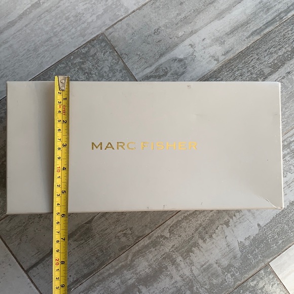 Marc Fisher Gift Wrap Packaging Shoe Box Storage - Picture 9 of 12